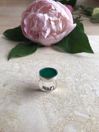 by Turið Nolsøe Mohr - Ringur við grønum agat