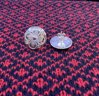 Oyrastikk við fløtum knappi