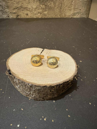 Gyltir manchetknappar við troyggjuknappi