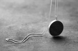 By Turið N. Mohr - Viðhang við Føroyskum basalt steini