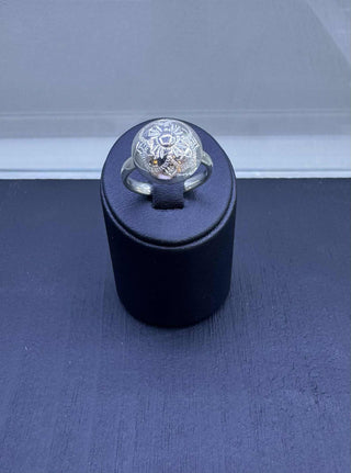 Ringur við vestaknappi