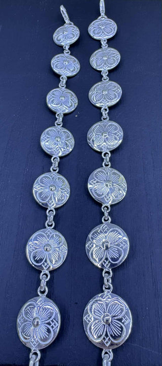 Armband við fløtum vestaknappi