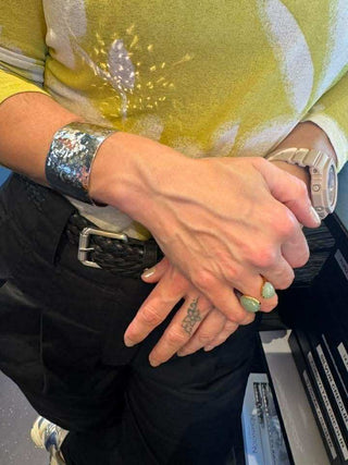 Hamarslignir armringar