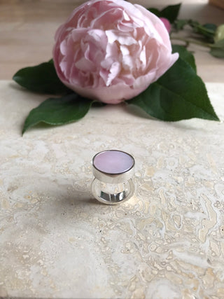 By Turið N. Mohr - Ringur við pink opal.