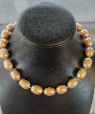 Perlu hálsketa, skyggir gull litað.