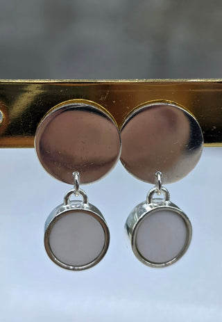 Oyralokkar by Turið N. Mohr við neytabein.