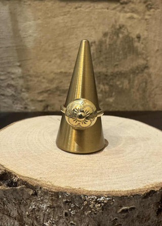 Gyltur ringur við vestaknappi