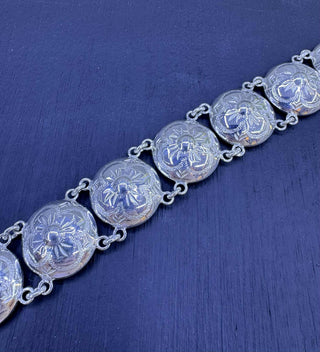 Dupult knappaarmband við kvarðaknappi